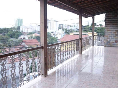 Casa com 3 quartos à venda no bairro Ouro Preto, 360m²