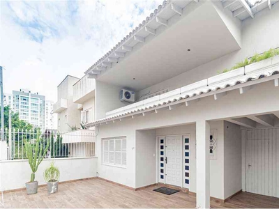 Casa com 3 quartos à venda no bairro Passo D'areia, 312m²