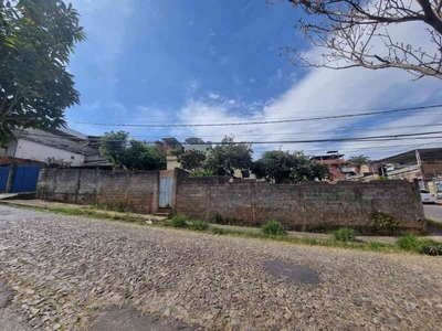 Casa com 3 quartos à venda no bairro Santa Cecília Vale do Jatobá (barreiro), 360m²