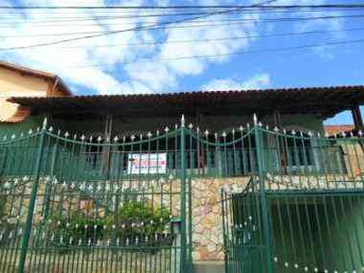 Casa com 4 quartos à venda no bairro Goiânia, 208m²