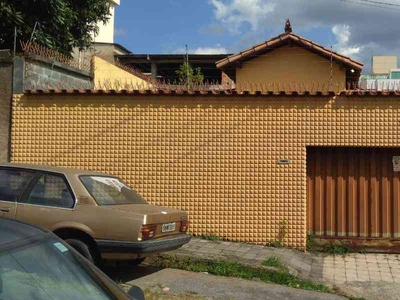 Casa com 4 quartos à venda no bairro Ipiranga, 250m²