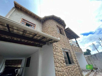 Casa com 4 quartos à venda no bairro Nossa Senhora de Fátima, 360m²