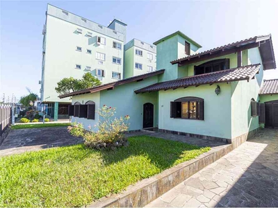 Casa com 4 quartos à venda no bairro Parque dos Anjos, 264m²