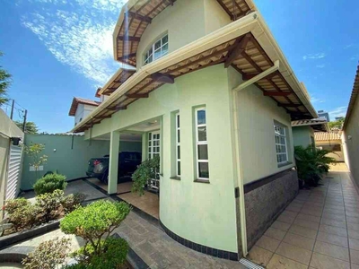 Casa com 5 quartos à venda no bairro Barreiro, 360m²