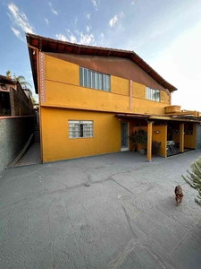 Casa com 5 quartos à venda no bairro Céu Azul, 242m²