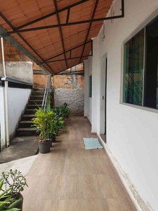 Casa com 5 quartos à venda no bairro Céu Azul, 360m²