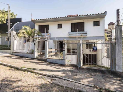 Casa com 5 quartos à venda no bairro Passo D'areia, 650m²