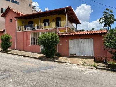 Casa com 5 quartos à venda no bairro Pousada Santo Antônio, 385m²
