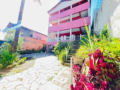 Casa com 6 quartos à venda no bairro Canaã, 390m²