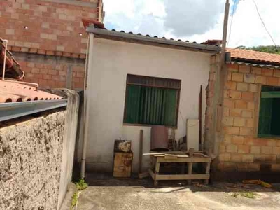 Prédio com 3 quartos à venda no bairro Duque de Caxias, 230m²