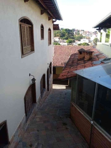 Casa com 7 quartos à venda no bairro Santa Mônica, 430m²