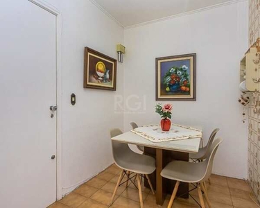 Apartamento de 03 dormitórios (01suíte), com vaga, no bairro São João, em Porto Alegre RS