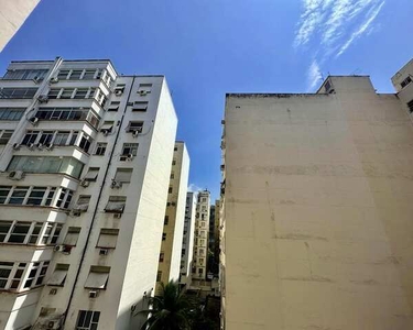 Apartamento para venda tem 80 metros quadrados com 2 quartos em Copacabana - Rio de Janeir