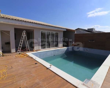 Casa em Peruíbe com 3 dormitórios e piscina