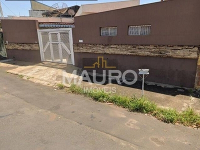 Casa para alugar em Jardim Virgínia de 250.00m² com 3 Quartos, 1 Suite e 2 Garagens