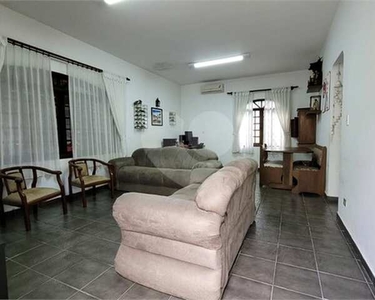 Casa térrea com 03 dormitórios a venda - Bairro Jardim Guanhembu