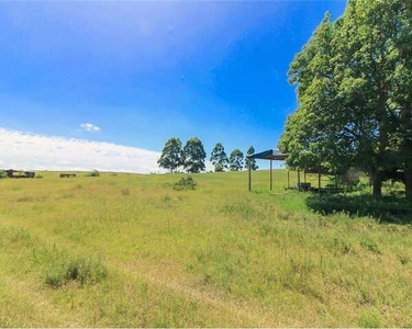 Fazenda, 4 dormitórios, 6 vagas na garagem, 22M² de Área Construída, 22M² de Área Total