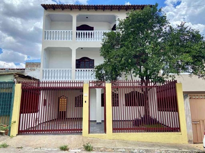 Casa com 7 quartos à venda no bairro Núcleo Bandeirante, 300m²