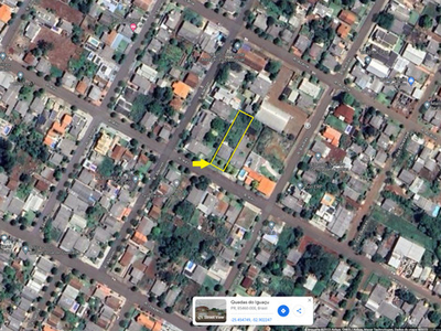 Casa Em Madeira Em Torno De 80 M² , Terreno De 900m² (15x60) Localizado No Centro De Quedas Do Iguaçu