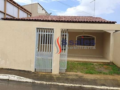 CASA ESTILO COLONIAL COM 03 QUARTOS SENDO 01 SUÍTE, SALA DE JANTAR, SALA DE ESTAR, 400M²