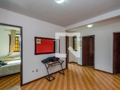 CASA com 3 dormitórios e 3 garagens