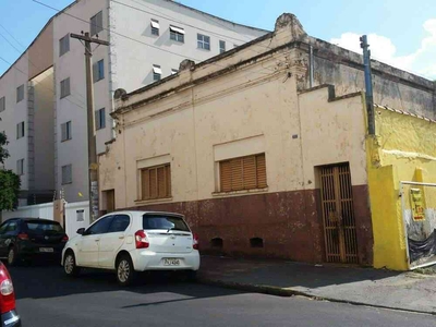 Casa com 4 quartos à venda no bairro Vila Tibério, 200m²