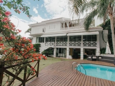 Casa alto padrão em condomínio fechado