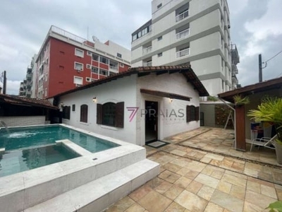 Casa com 4 dormitórios sendo 2 suítes à venda, 3 vagas, 240 m² por r$ 1.200.000 - praia das astúrias - guarujá/sp