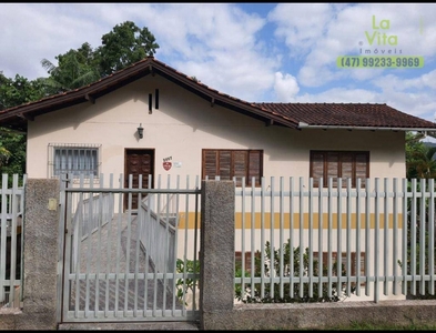 Casa no Bairro Vorstadt em Blumenau com 4 Dormitórios (1 suíte) e 225 m²