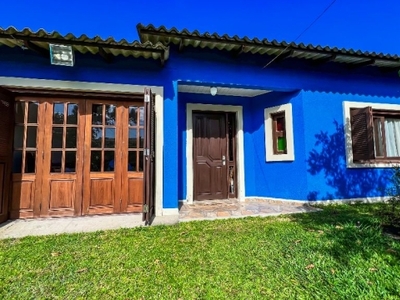 Linda casa 03 dormitórios com ótima localização em tramandaí