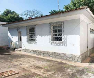 Casa com 3 quartos à venda no bairro Prado, 200m²