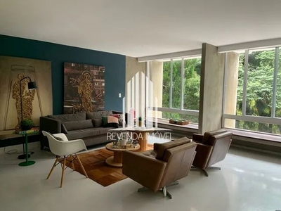 Casa no Morumbi de 1480m² com 6 dormitórios, 4 suítes e 7 vagas