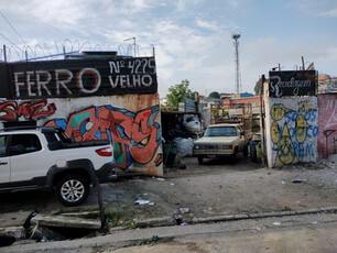 Passo O Ponto De Depósito De Reciclagens (ferro Velho)