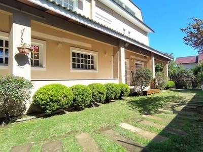 Casa com 4 qtos, amplo jardim, a 1km do Parque Barigui, 325m² privativos