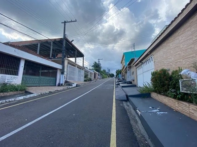 Alugo Casa de condomínio térrea com 3 quartos sendo 1 suíte Bairro Santo Agostinho Manaus-