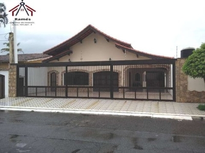 Casa à venda com 3 dormitórios no balneário flórida em praia grande sp.