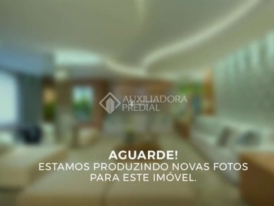 Casa com 2 quartos à venda na rua doutor sady soares, 177, guarujá, porto alegre, 110 m2 por r$ 450.000