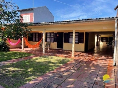 Casa com 5 dormitórios para alugar, 241 m² por r$ 1.300,00/dia - itapema do sai - itapoá/sc