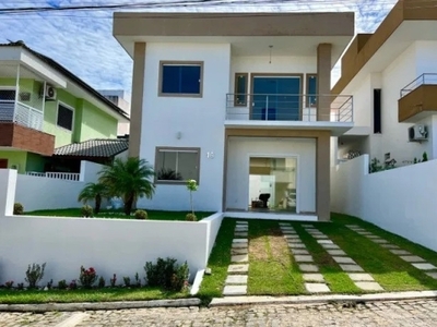 Casa em condomínio à venda com 4 quarto(s)