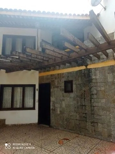 Casa para aluguel com 3 quartos em Praia do Flamengo - Salvador - BA