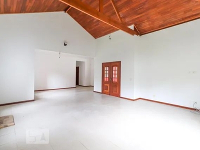 Casa para Aluguel - Vargem Pequena, 3 Quartos, 200 m2