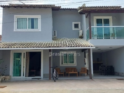 Linda casa duplex com placas solares em condomínio fechado com área de lazer e bosque. ( village santa monica ). varandão frente e fundos, piscina, churrasqueira, forno pizza, bar, ótima área de repou