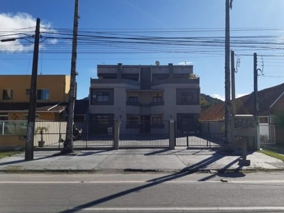 Ótima cobertura apenas três quadras do mar sendo três quartos (duas suíte);