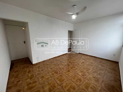 Apartamento com 2 Quartos e 1 banheiro para Alugar, 58 m² por R$ 1.200/Mês
