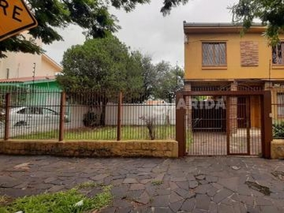 Casa 4 dorms à venda Rua Evaristo da Veiga, Partenon - Porto Alegre