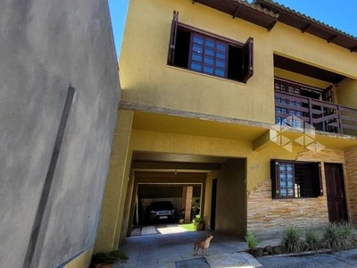 Sobrado com 3 Quartos e 3 banheiros à Venda, 200 m² por R$ 560.000