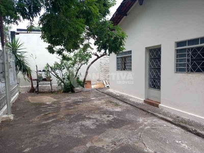 Casa com 4 quartos à venda no bairro Jardim América, 200m²