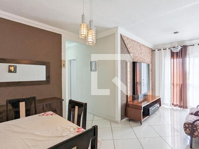 Apartamento com 2 Quartos e 1 banheiro para Alugar, 63 m² por R$ 1.700/Mês