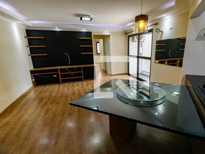 Apartamento com 2 Quartos e 2 banheiros para Alugar, 72 m² por R$ 2.600/Mês