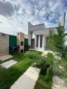 Casa com 3 Quartos e 2 banheiros à Venda, 95 m² por R$ 245.000